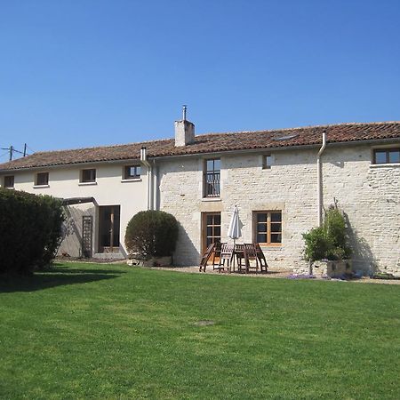 Le Noisetier at Les Hiboux Gites Chef-Boutonne Chambre photo