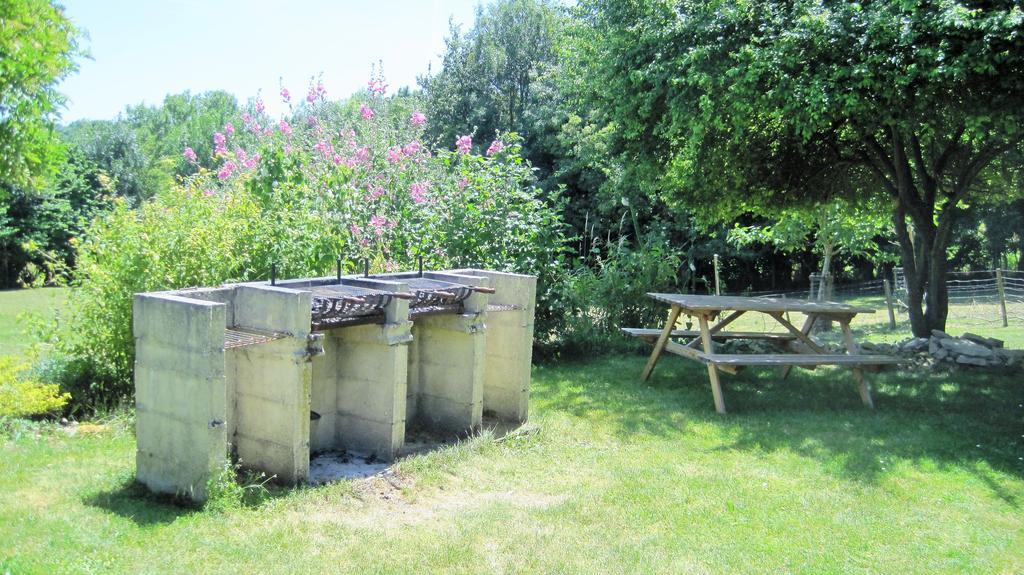 Le Noisetier at Les Hiboux Gites Chef-Boutonne Extérieur photo